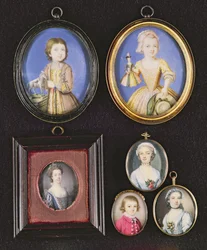 Porträtminiaturen. L bis R und T bis B: Richard Whitmore von Bernard Lens (1682-1740); Katherine Whitmore von Bernard Lens (1682-1740); Königin Charlotte von Samuel Finney (1718-98); Unbekannter Junge von Thomas